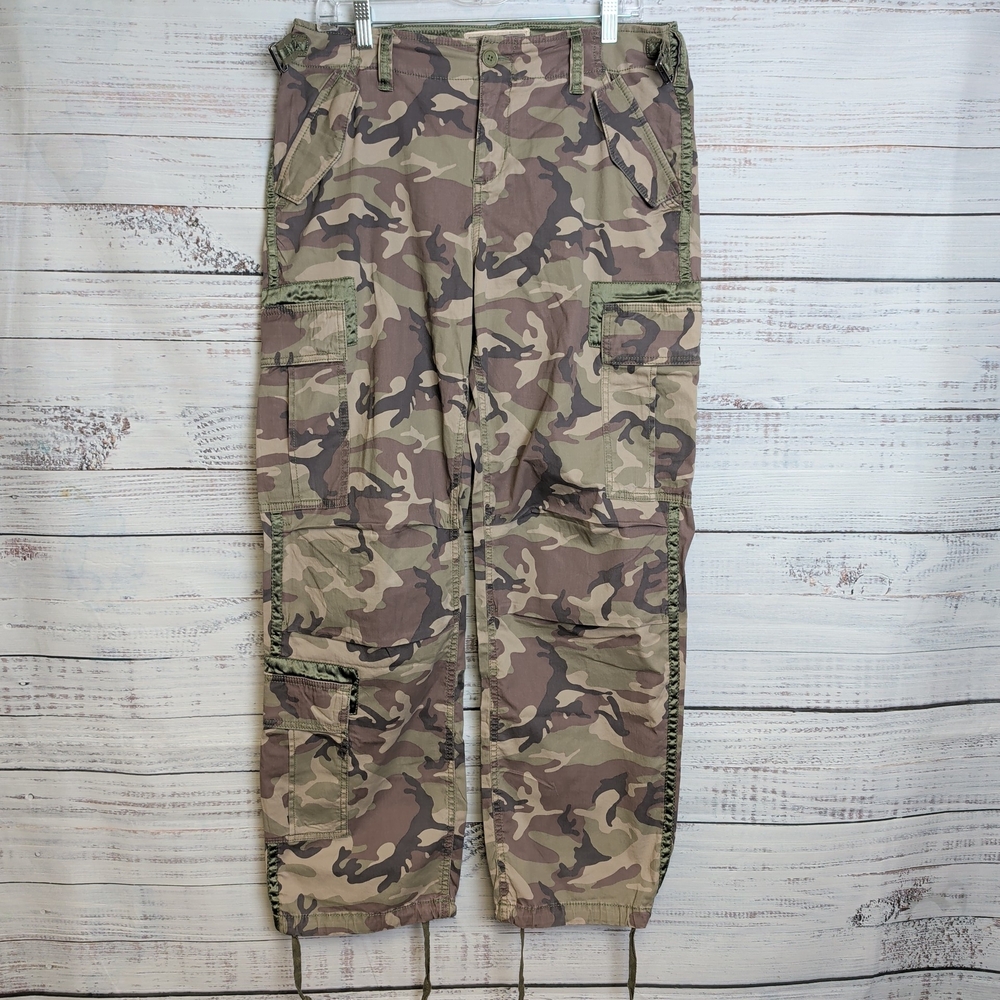 Vintage Abercrombie & Fitch Women's Camo Cargo Pants 10R Paratrooper Y2K Baggy